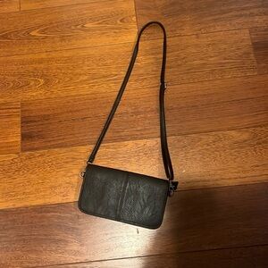 BLACK CROSSBODY PURSE